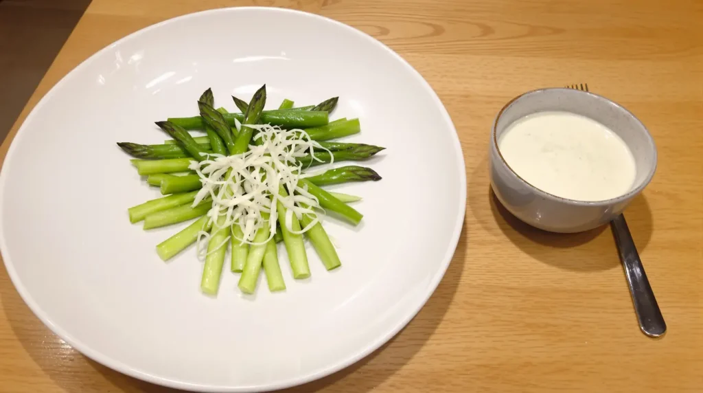 Oubliez la sauce hollandaise avec les asperges : un chef recommande cette sauce prête en 2 minutes et nettement plus légère (sans œuf et sans beurre)